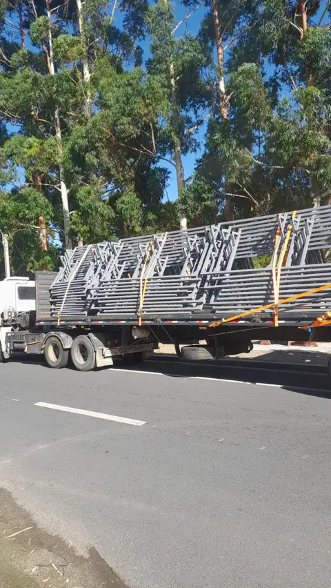 Estructuras metálicas fabricadas y preparadas para transporte